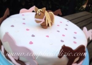Torta di Compleanno con Cavalli