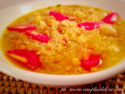Zuppa di Quinoa, Ceci e Lenticchie