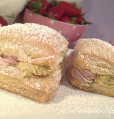 Millefoglie con Mousse di Pistacchio e Fragole